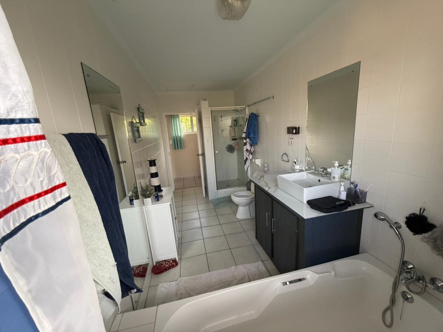 4 Bedroom Property for Sale in Riverside Western Cape
